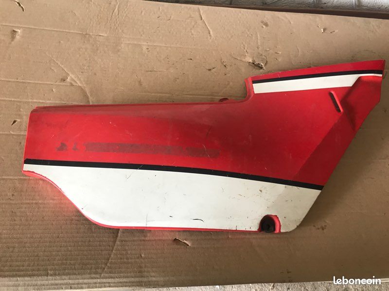 Suzuki 80 rg cache lateral droit (image 1)