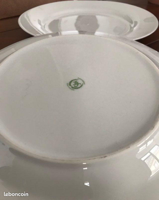 Assiette blanche en porcelaine (image 2)