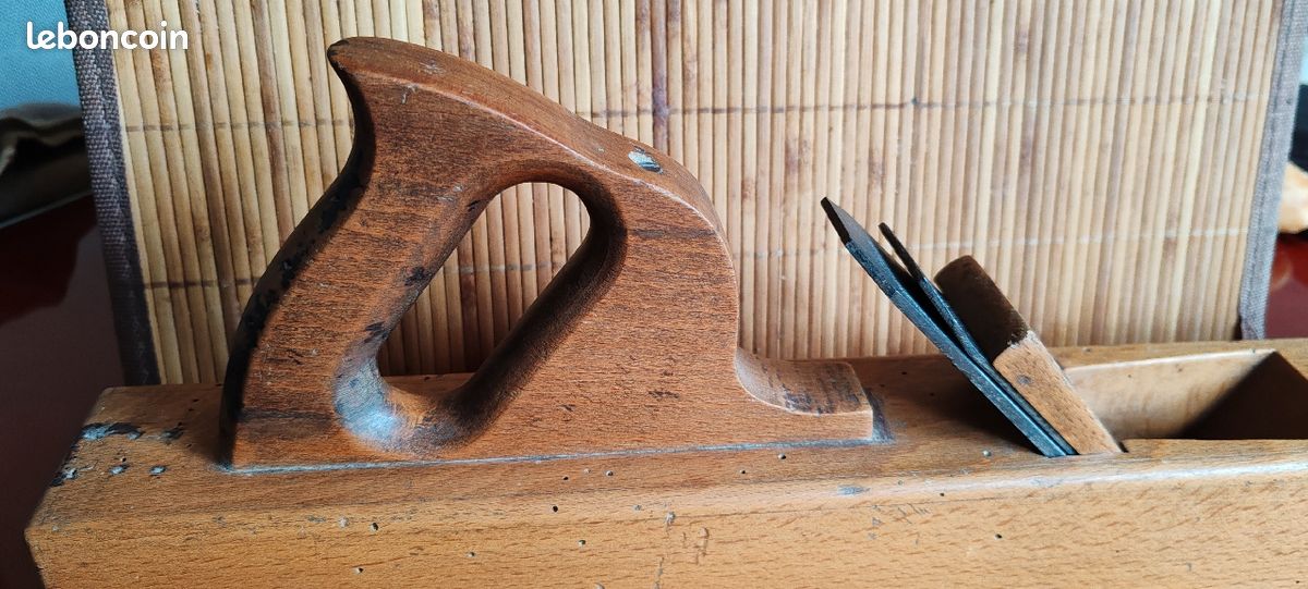 Magnifique rabot ancien en bois chene (image 2)