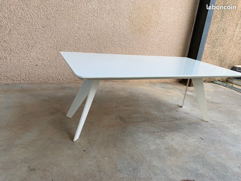 Tables basses style scandinave en résine (image 2)