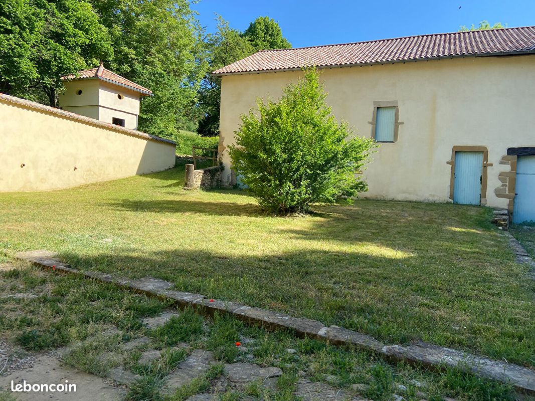 Appartement 4 pièces 162 m² · à Assieu · 162 m² · 1 000 €/mois