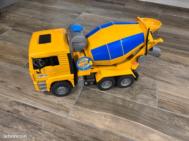 Ancien Camion De Chantier Jouet En Plastique - Toupie à Béton, Marque JEAN, Fabriqué En Allemagne