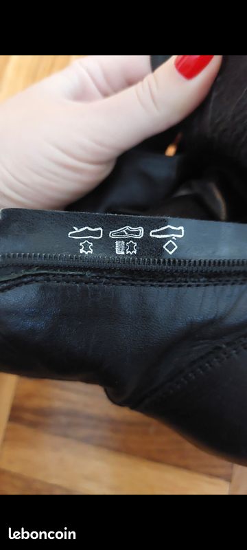Bottines noires cloutées (image 8)