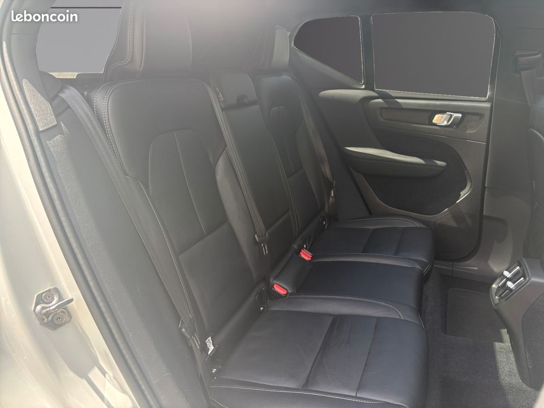 VOLVO XC40 D4 190 AWD INSCRIPTION LUXE GEARTRONIC 190Ch Garantie 12 mois (image 16)