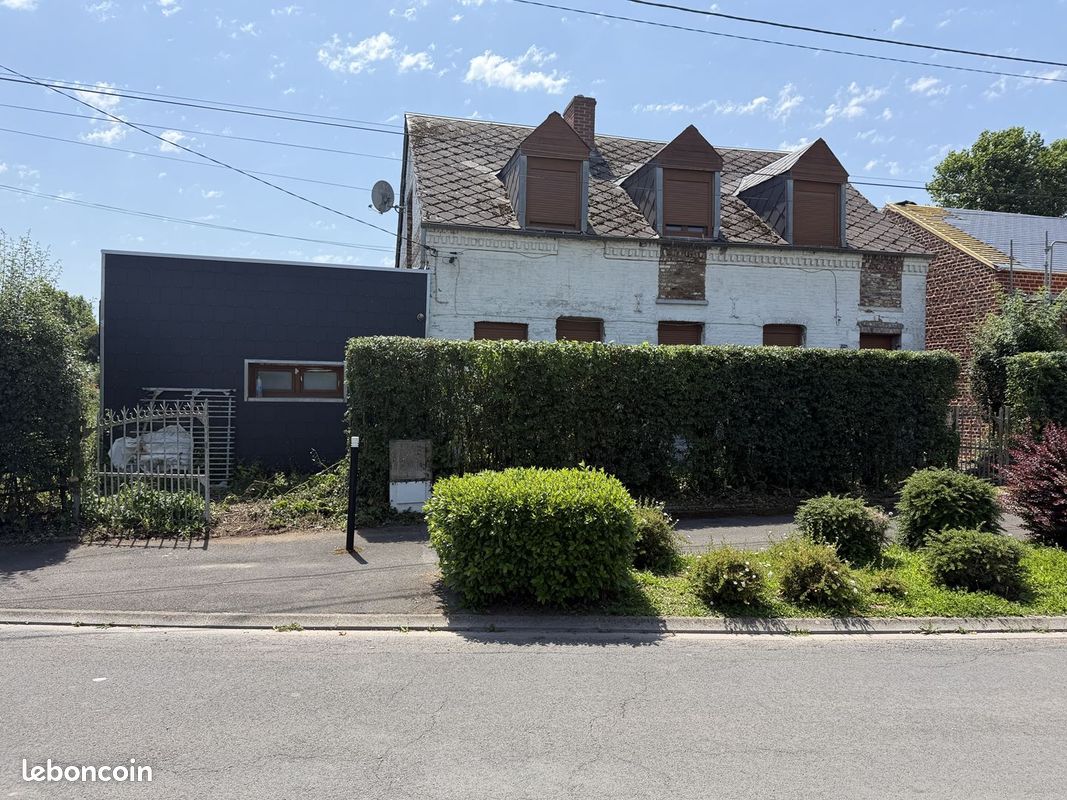 Maison 9 pièces 118 m² · à Feignies · 118 m² · 100 000 €