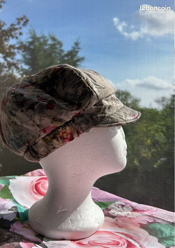 Casquette gavroche fleurie vintage T.53 – strass – rose bordeaux (image 1)