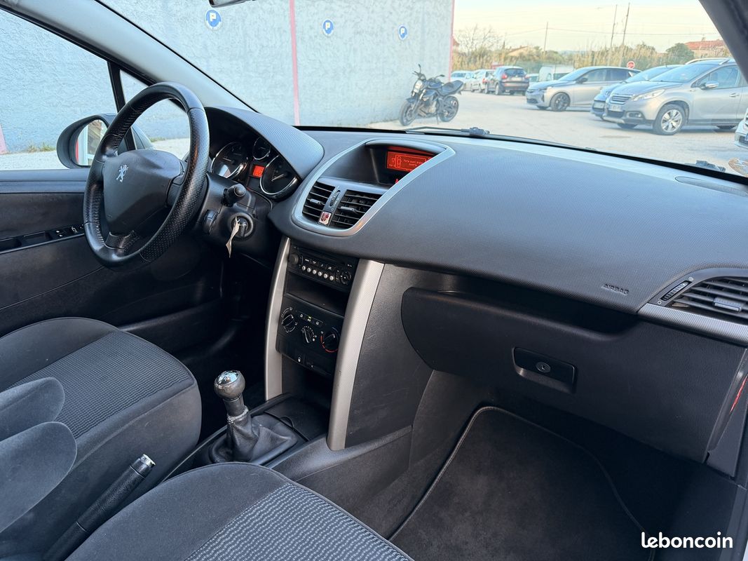Peugeot 207 1.6 HDI110 SPORT 5P (image 10)
