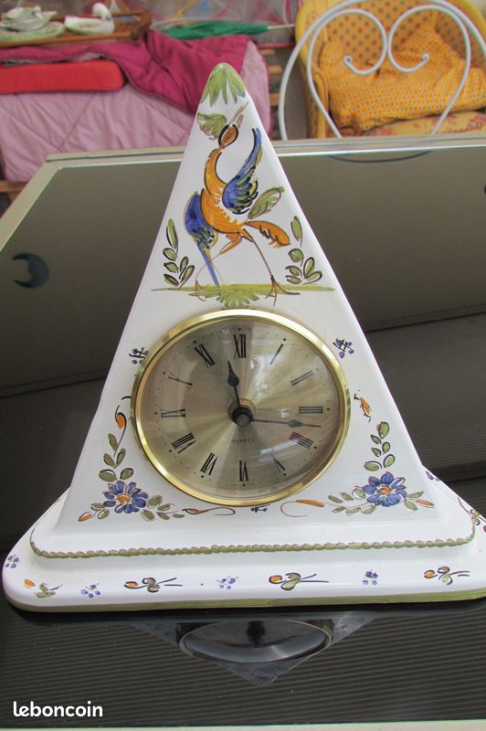 Pendule pyramidale en faience de Martres (image 1)