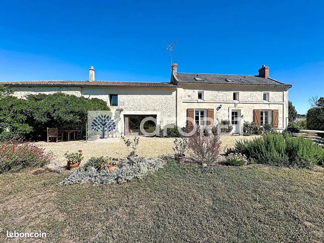 Maison 5 pièces 195 m² · à Saint-Martin-de-Sanzay · 195 m² · 229 040 €