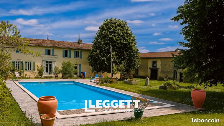 Maison 14 pièces 325 m²