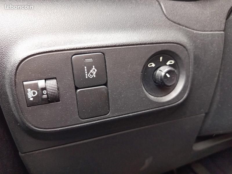 Citroen C3 Sté 1.2 PureTech 83ch S&S Feel (image 16)