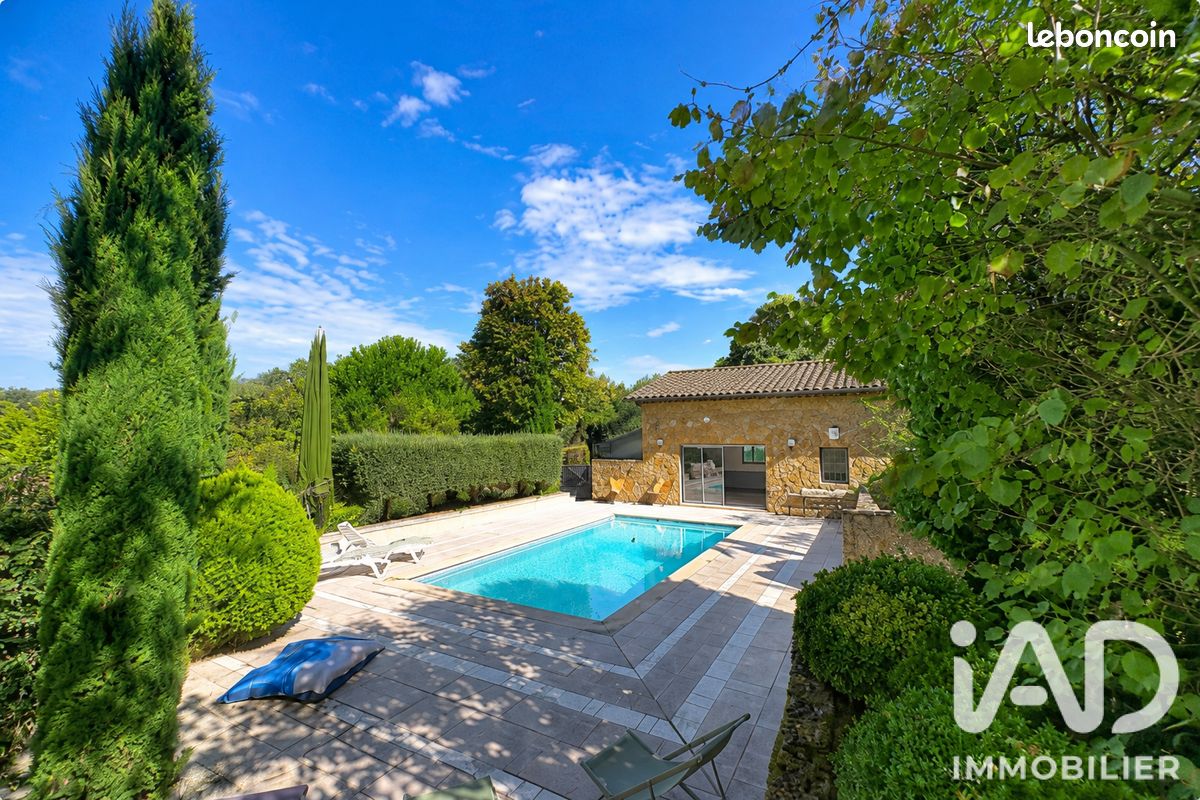 Propriété 9 pièces 220 m² (image 1)