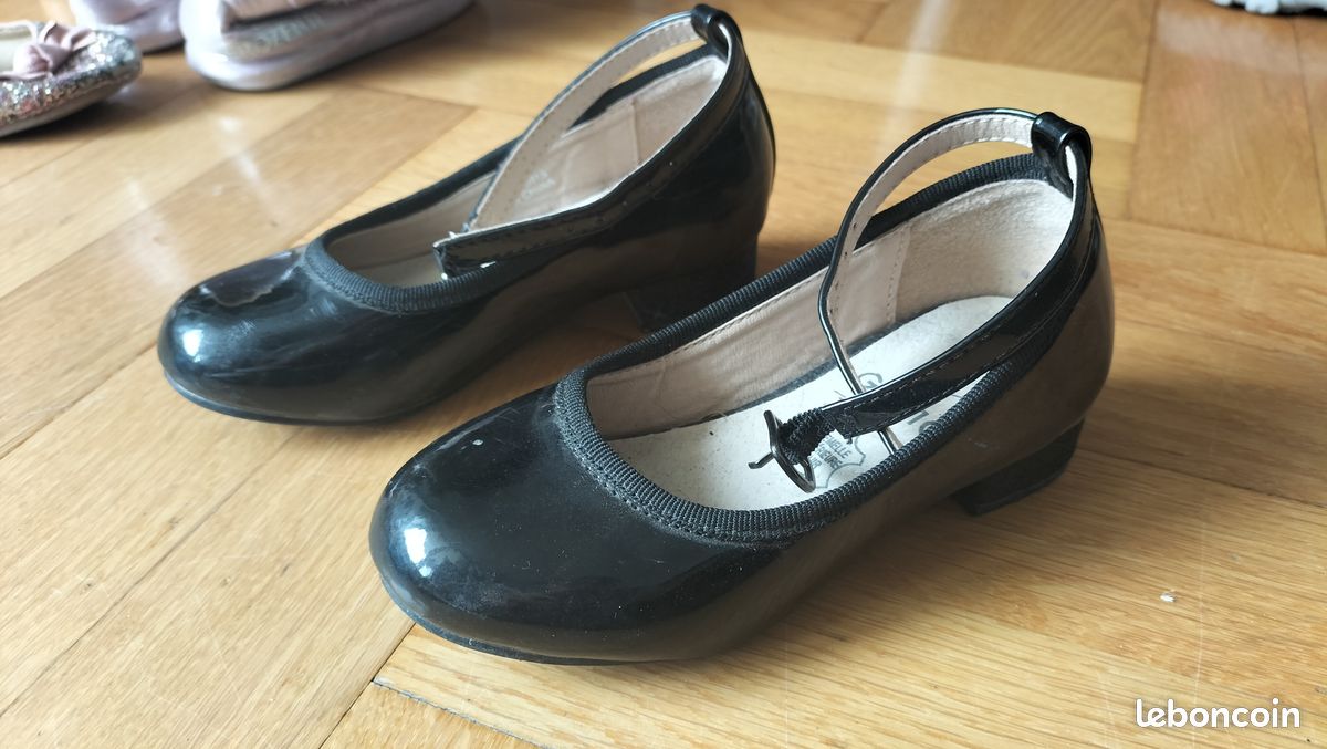 Paire de chaussures vernies noires taille 26 (image 1)