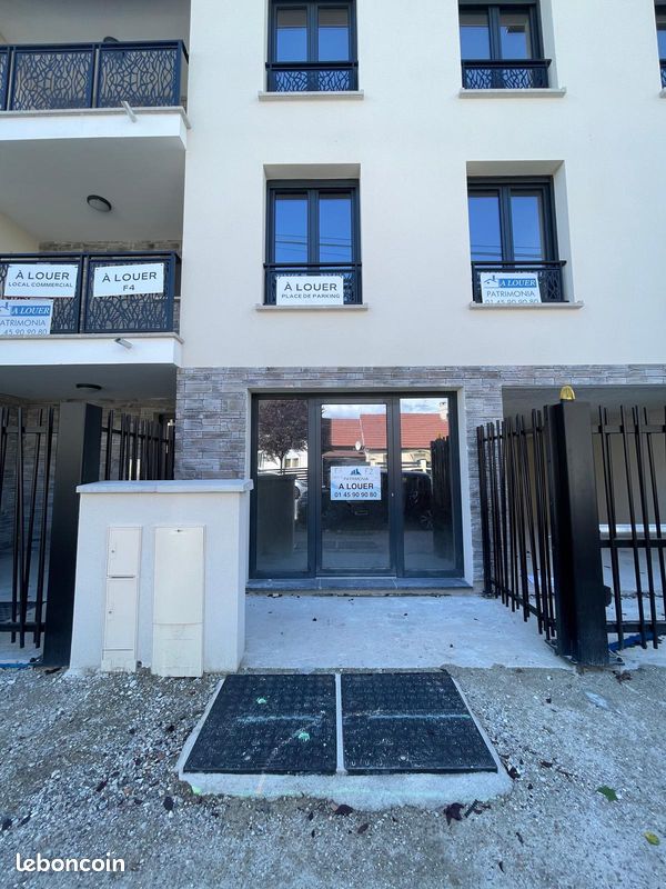 Local commercial 1 pièce 27 m² · à Pontault-Combault · 27 m² · 1 200 €/mois