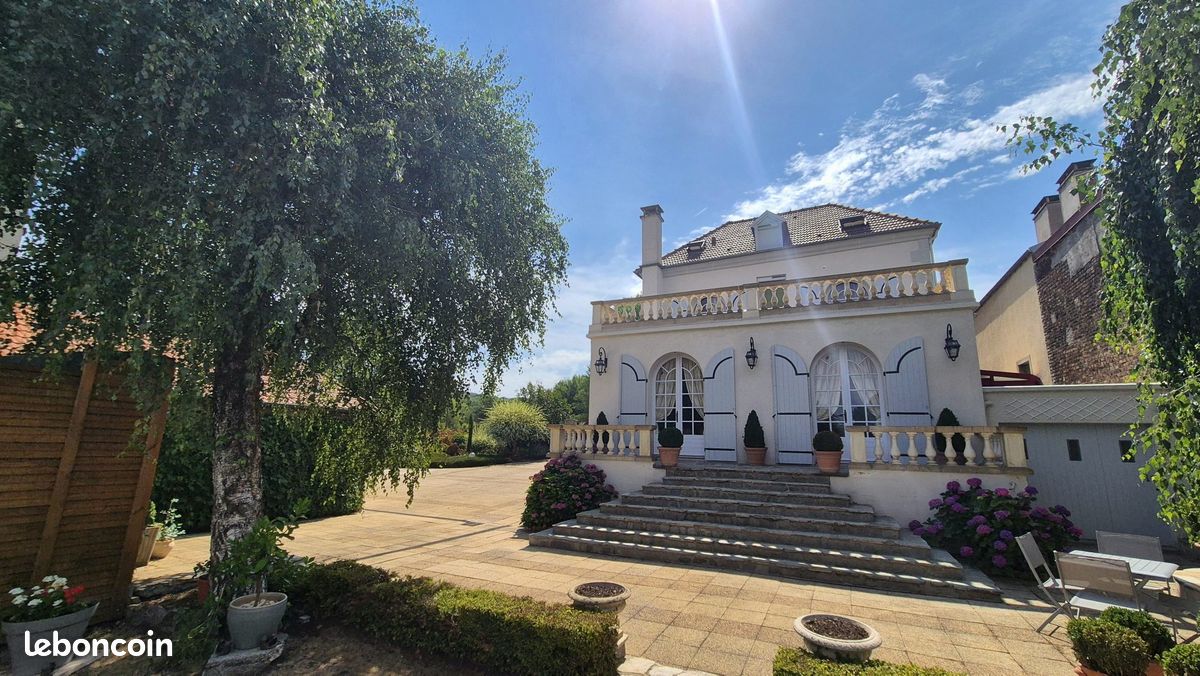 Maison 9 pièces 184 m² · à Lavaveix-les-Mines · 184 m² · 271 575 €