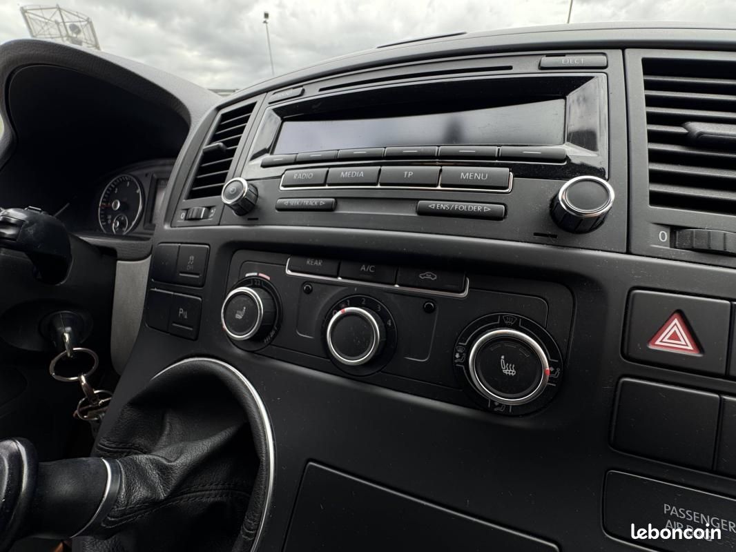 Volkswagen California 2.0 TDI 140 BVM6 – TOIT ÉLECTRIQUE CHAUFFAGE STATIONNAIRE CLIM 3 ZONES RADA... (image 13)