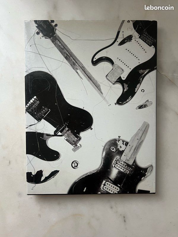 Livre photo – Guitares / GUITAR EROS – Jean-Baptiste Mondino