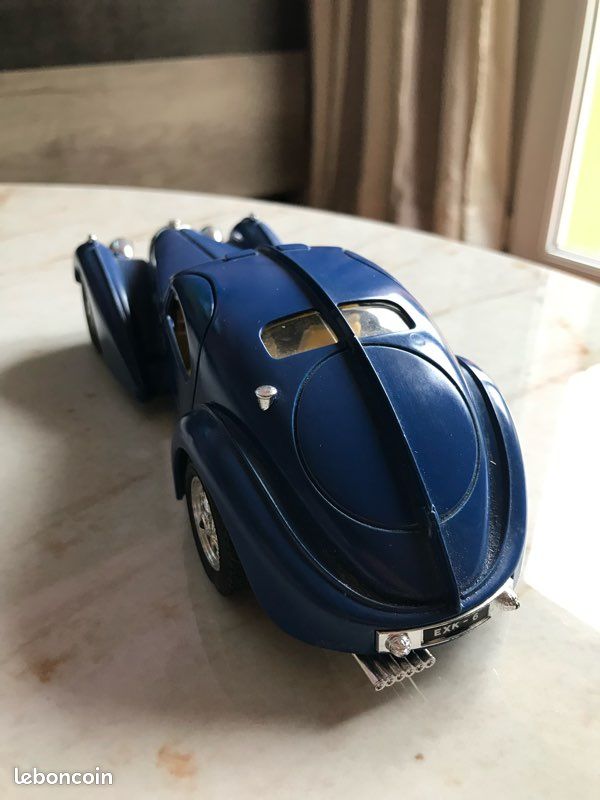 Miniature Bugatti Atlantic 1936 de marque Burago au 1/24