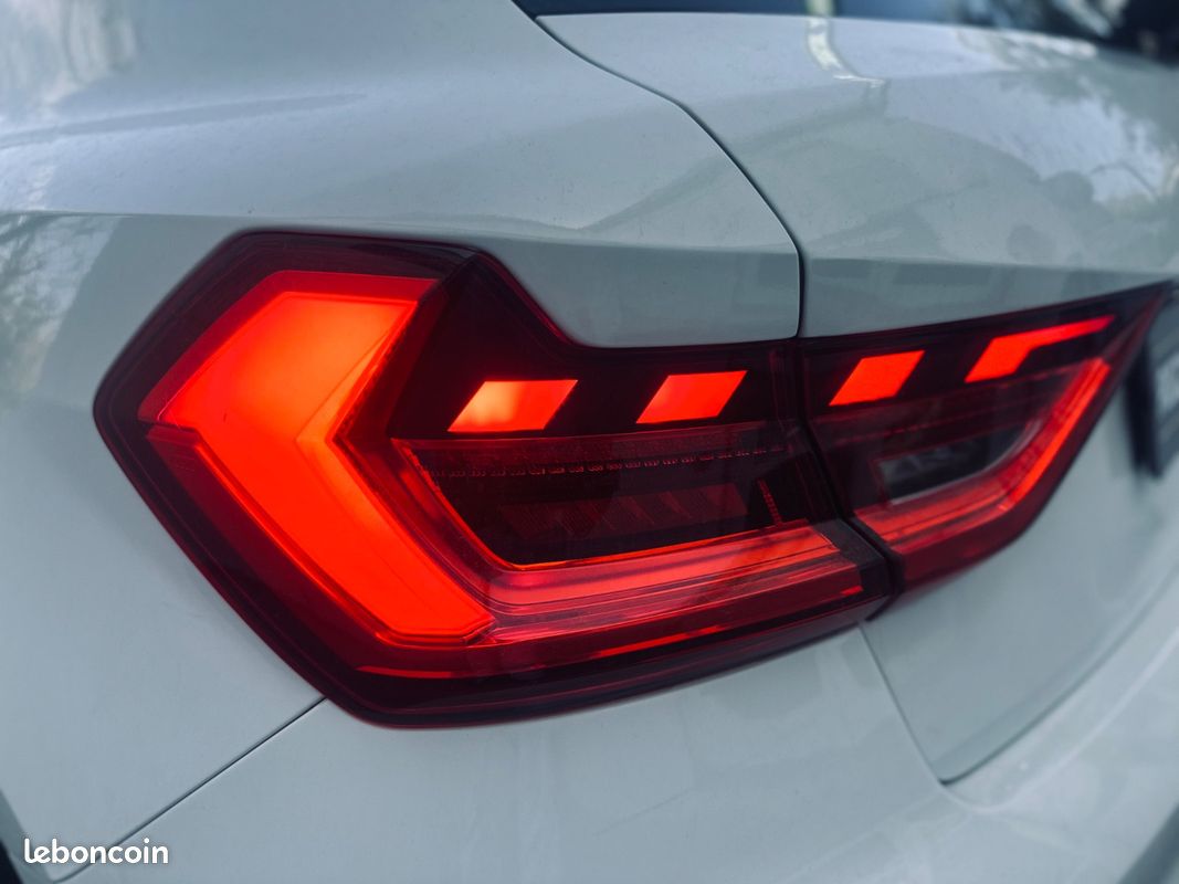 Audi A1 Sportback 35 TFSI 1.5 150CH S-line + CARPLAY + ECLAIRAGE D'AMBIANCE + 2EME MAIN + GARANTIE 12 MOIS (image 48)