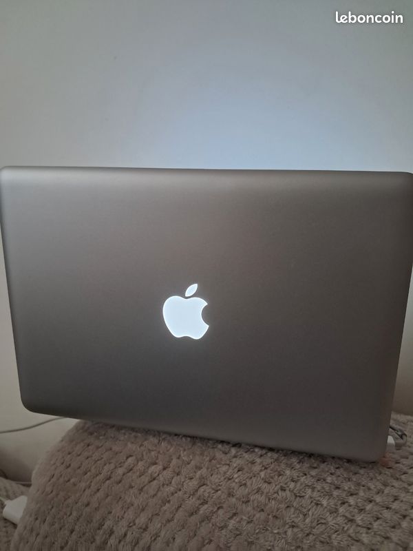Macbook Pro (image 1)