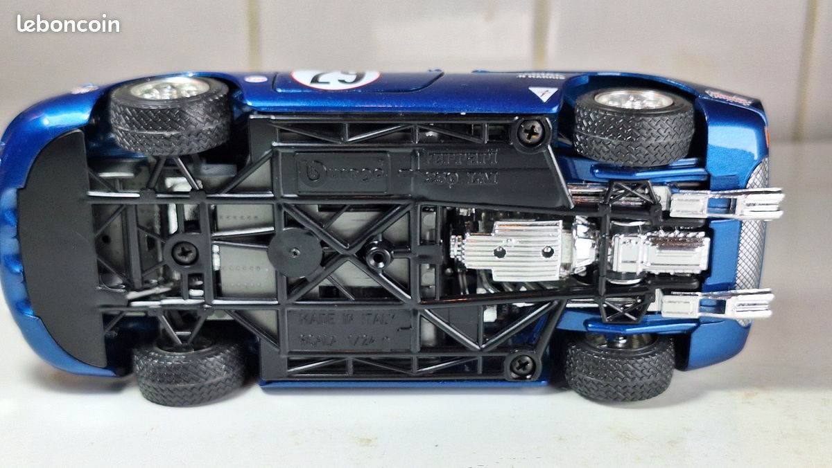 Bburago Ferrari 250 LM N°22 - 1/24 - Modèle De Collection - Sans Boîte