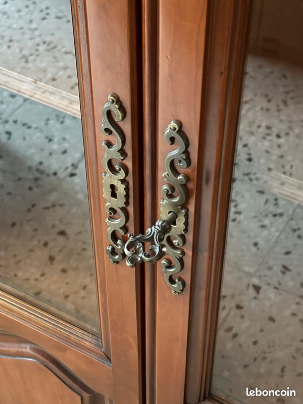 Vitrine en bois massif style Louis XV (image 6)
