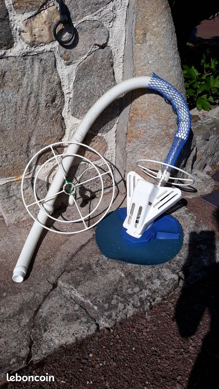 Aspirateur piscine Genius (acheté chez un piscinier) (image 2)