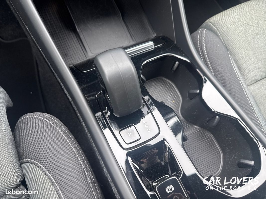 VOLVO XC40 B3 163 ch DCT7 Momentum Business (image 14)