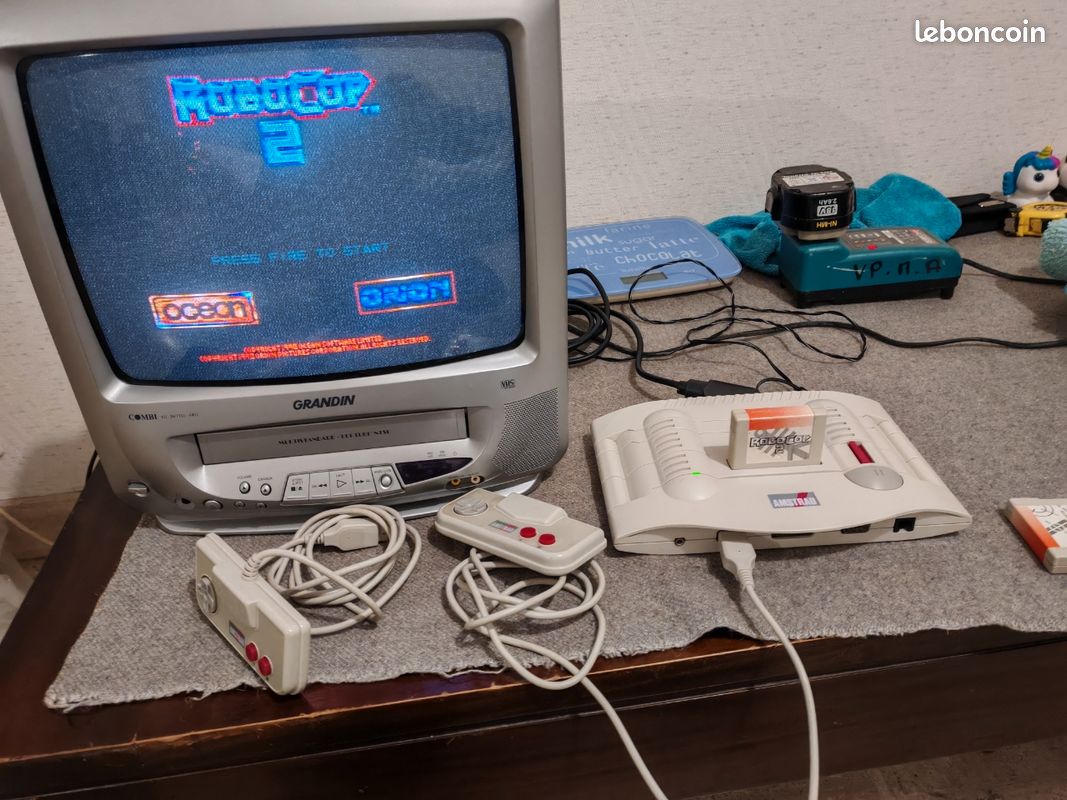 Console amstrad gx 4000 2.manettes + 2 Jeux (image 1)
