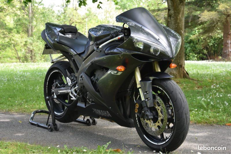 Yamaha r1 - Motos