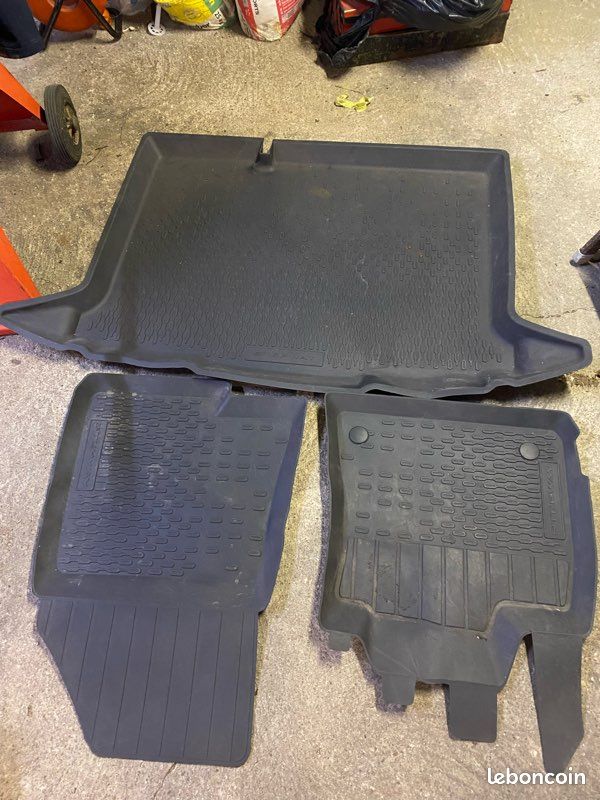Tapis caoutchouc pour Dacia Sandero (image 1)