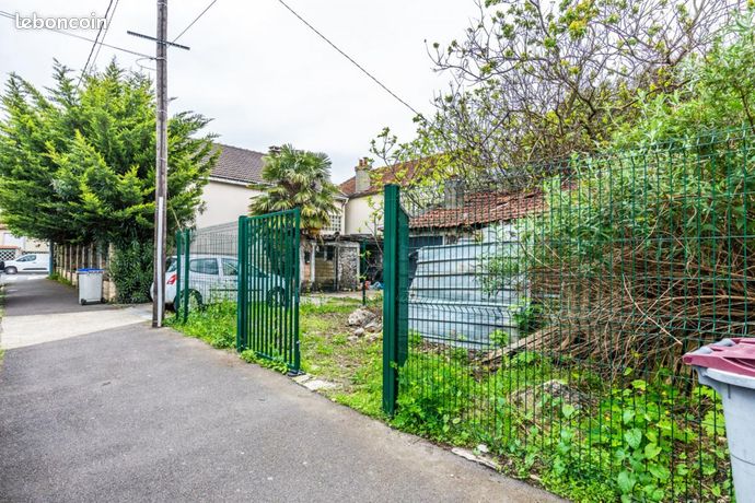 Terrain 323 m² Bobigny