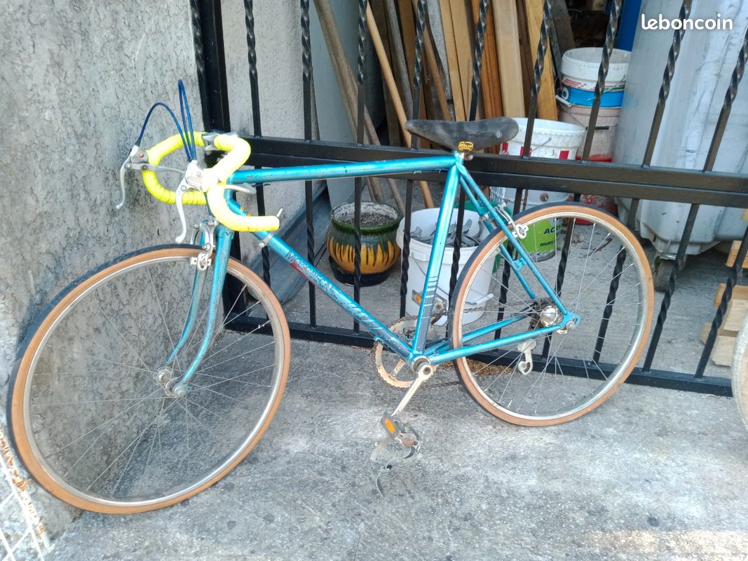 Petit vélo Decathlon fonctionnel 5 euros à récupérer sur place - Vélos