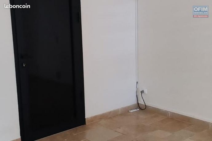 https://img.leboncoin.fr/api/v1/lbcpb1/images/f0/f8/0a/f0f80a026c5ee2f7407e3affd799db186404ed0b.jpg?rule=ad-image