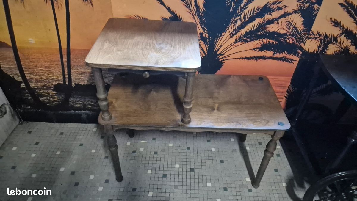 Petite table d’appoint en bois – style ancien (image 1)