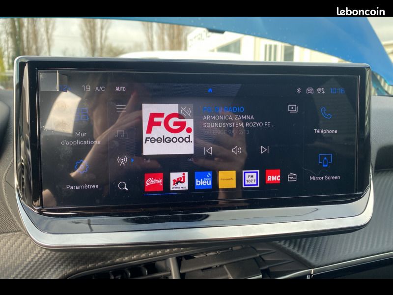 Peugeot 2008 Hybrid 145 e-DCS6 Business (image 16)