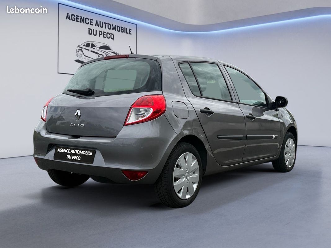 RENAULT CLIO III 1.2 16V 75 Access 10 000KM / PREMIÈRE MAIN / GARANTIE 12 MOIS (image 6)