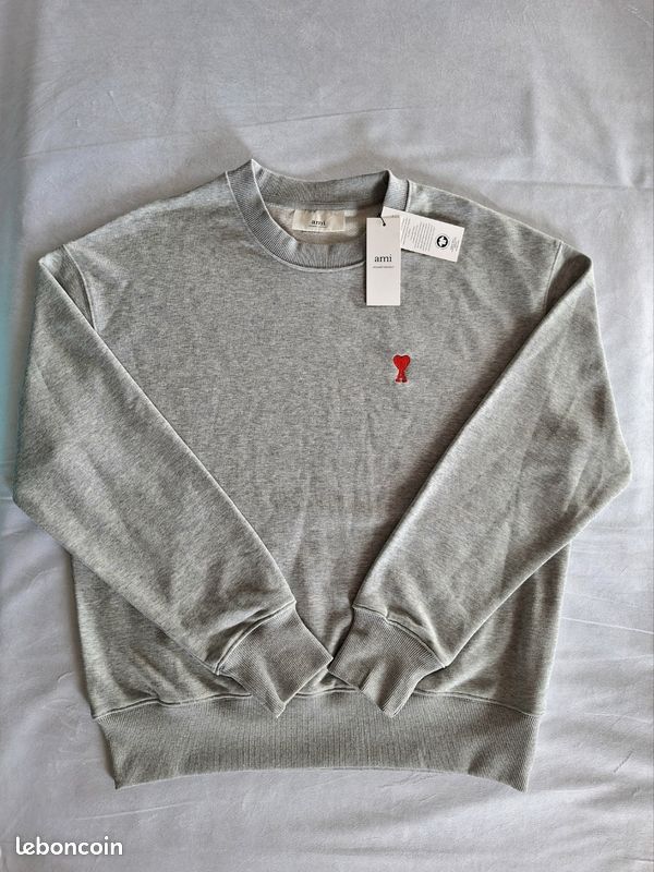 Pull AMI Paris gris logo cœur rouge – Taille M – Neuf avec
