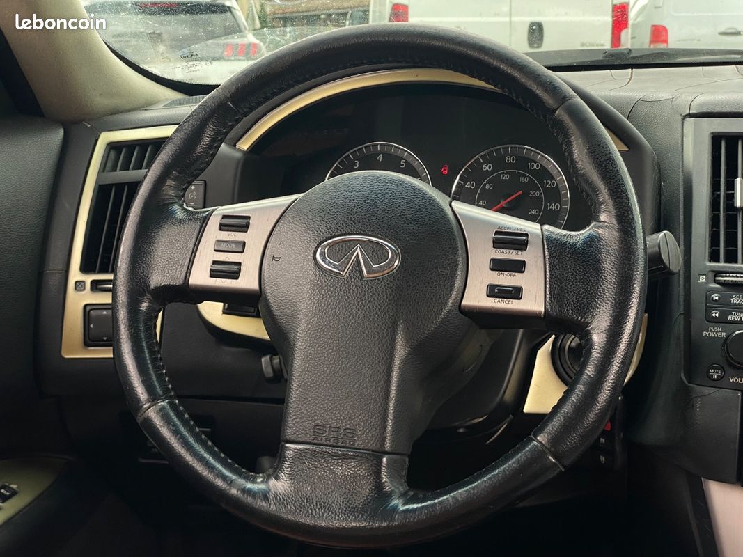 INFINITI FX35 / 3.5i V6 AWD 280 cv / Éthanol / Boîte auto / Toit ouvrant / Sièges chauffants / Son BOSE / Climatisation bi-zone (image 8)