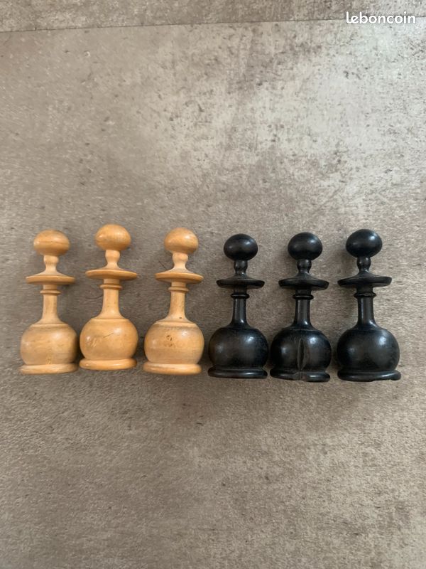 Pièces de jeu d'échecs Henri Delaire en bois, style Régence, années 50