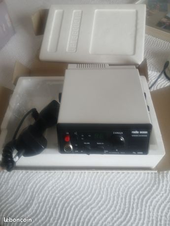 Rangement pour radio VHF et téléphone