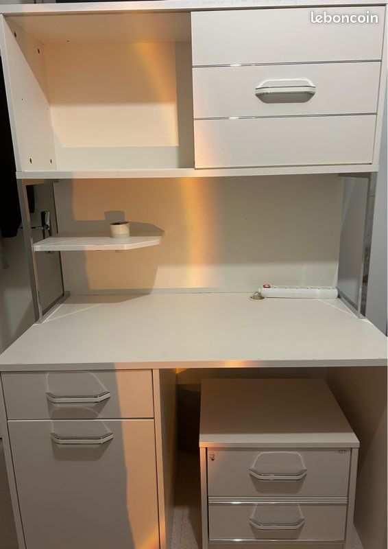 Bureaux avec petit commode (image 1)