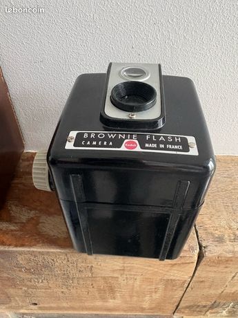 Appareil photo KODAK 6x6 BROWNIE avec sa housse Cuir