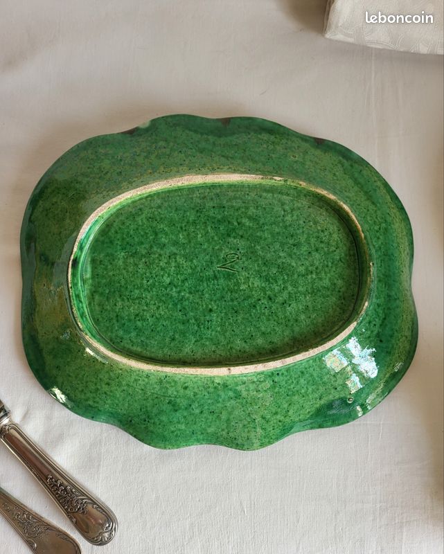 Plat et Égouttoir à Asperges en faïence Barbotine verte (image 4)