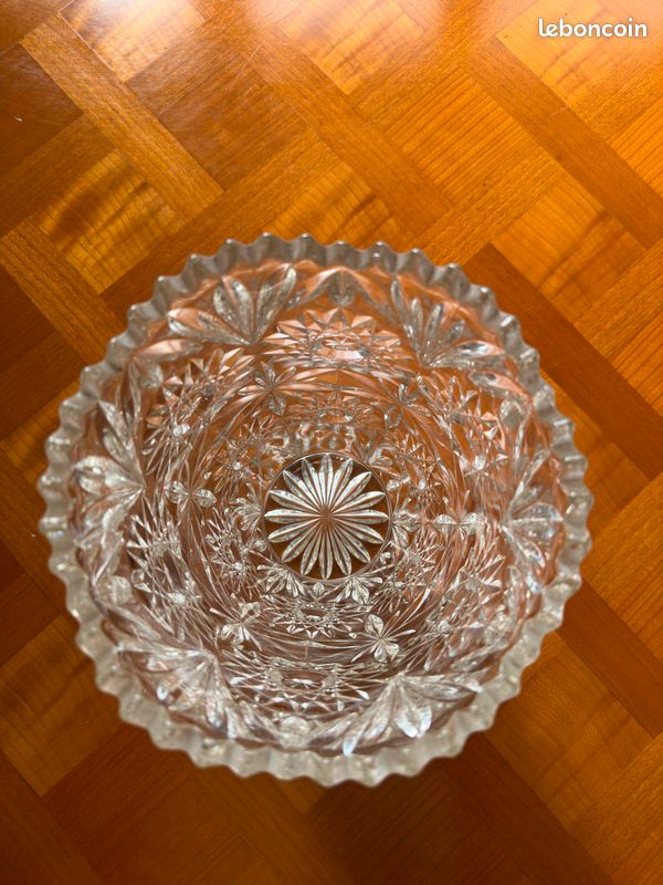 Grand vase ancien en cristal moulé style Bohème (image 4)