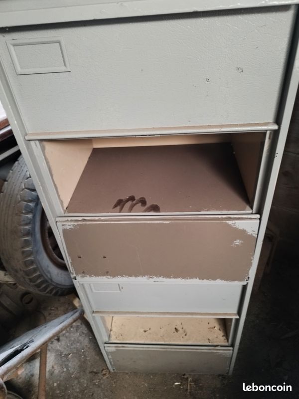 Petit armoire métallique a clapets (image 3)