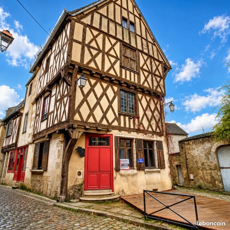 Maison 6 pièces 251 m² · à Noyers · 251 m² · 245 000 €