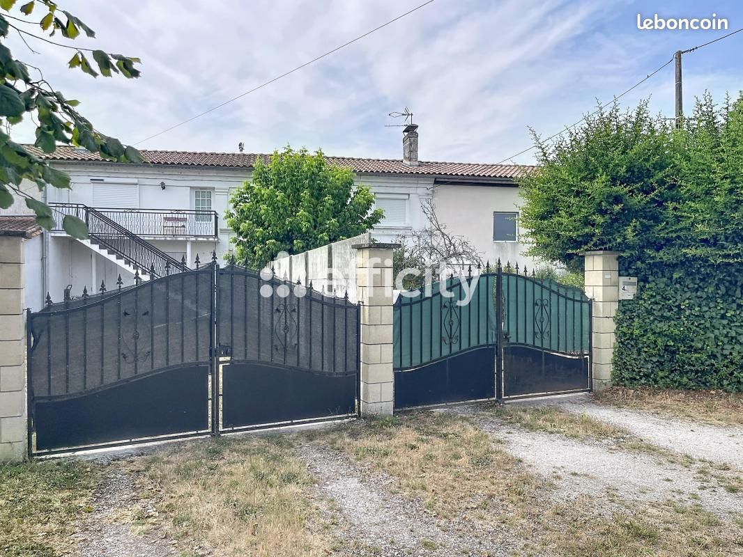 Maison 6 pièces 169 m² · à Les Peintures · 169 m² · 189 000 €