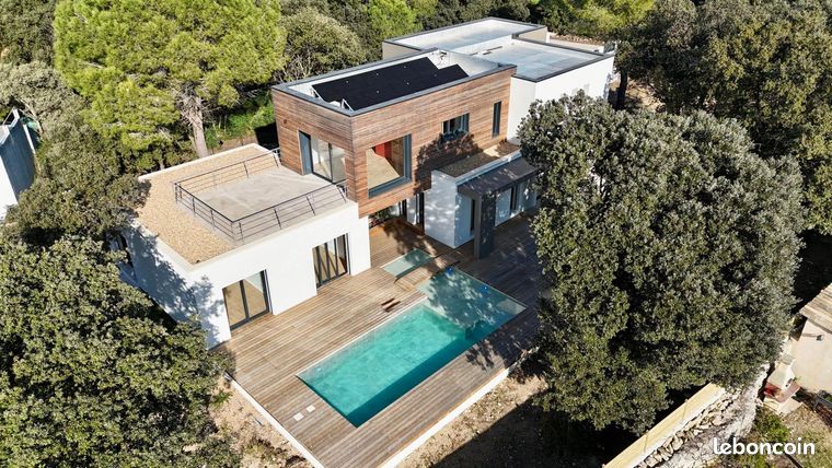 Villa 5 pièces 216 m²