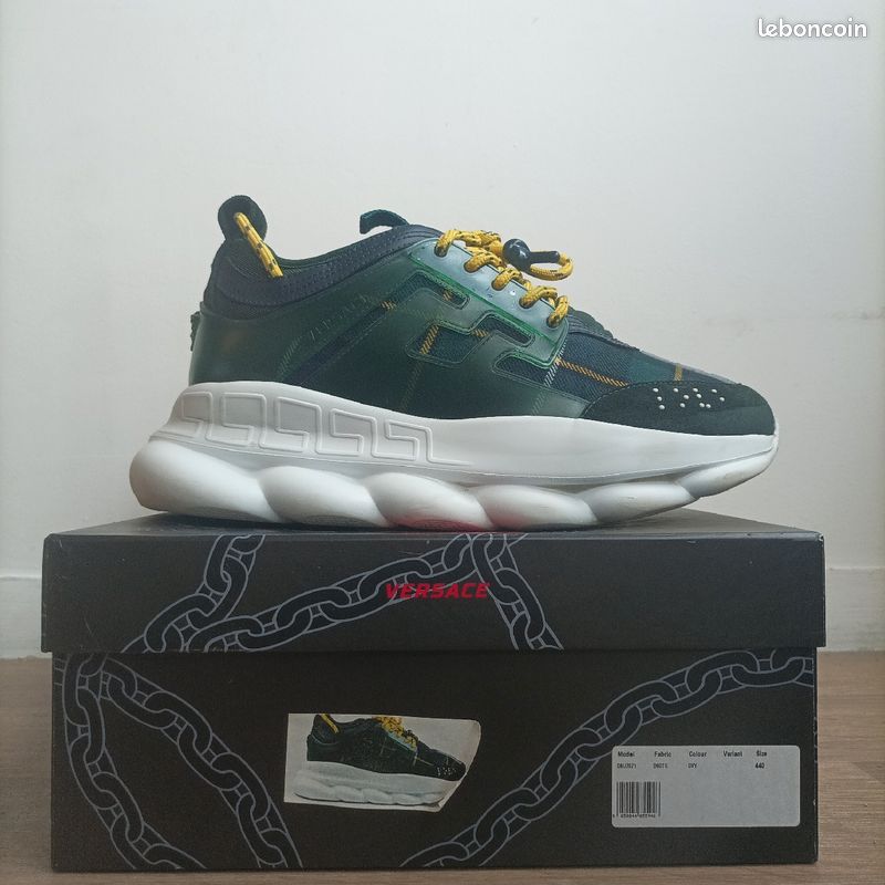 Versace chain react (image 2)